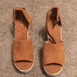 Universal thread espadrille wedges
